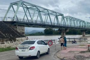 Nước sông Kỳ Lộ đang lên nhanh nguy cơ ngập lụt nhiều nơi tại huyện Đồng Xuân, Tuy An.