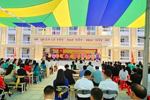 Lễ khai giảng năm học mới của thầy và trò Trường Trung học phổ thông Bình Liêu, Quảng Ninh.