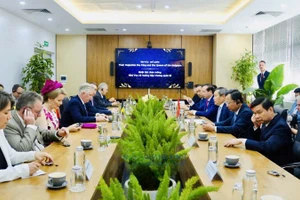 Quang cảnh buổi tiếp xã giao của lãnh đạo tỉnh Quảng Ninh với Nhà vua Vương quốc Bỉ Philippe và Hoàng hậu Mathilde cùng đoàn đại biểu. (Ảnh Trung tâm Truyền thông Quảng Ninh)