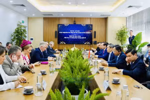 Quang cảnh buổi tiếp xã giao của lãnh đạo tỉnh Quảng Ninh với Nhà vua Vương quốc Bỉ Philippe và Hoàng hậu Mathilde cùng đoàn đại biểu. (Ảnh Trung tâm Truyền thông Quảng Ninh)