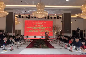 Quang cảnh buổi hội đàm giữa thành phố Móng Cái (Việt Nam) và thành phố Đông Hưng (Trung Quốc).