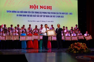 Các tập thể và cá nhân được nhận Bằng khen của thủ tướng Chính Phủ.