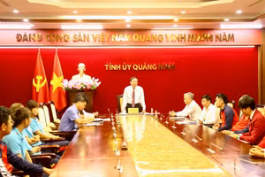 Tỉnh Quảng Ninh gặp mặt, khen thưởng các huấn luyện viên, vận động viên tham dự SEA Games 32.