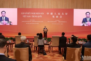 Chủ tịch Quốc hội Vương Đình Huệ phát biểu tại Gặp gỡ hữu nghị nhân dân Việt Nam-Trung Quốc.