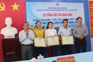 Các tác giả có tác phẩm đạt giải cuộc thi được biểu dương, khen thưởng.