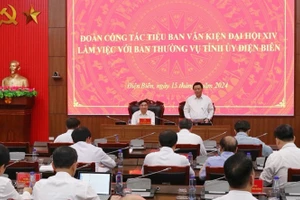 Đồng chí Nguyễn Xuân Thắng, Ủy viên Bộ Chính trị, Chủ tịch Hội đồng Lý luận Trung ương, Giám đốc Học viện Chính trị quốc gia Hồ Chí Minh, phát biểu tại buổi làm việc với Tỉnh ủy Điện Biên.