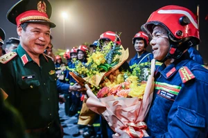 [Ảnh] Hoàn thành nhiệm vụ tại Myanmar, hai đoàn cứu hộ, cứu nạn Việt Nam về nước an toàn