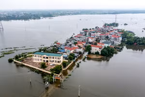 Nhiều xã ngoại thành Hà Nội trở thành "ốc đảo" vài ngày sau mưa lớn