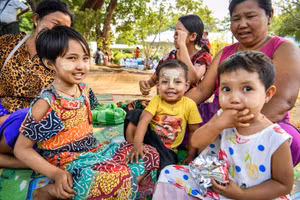 [Ảnh] Những nụ cười trẻ thơ - niềm hy vọng sau thảm họa động đất tại Myanmar