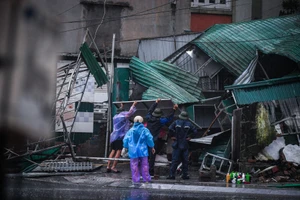 Trong khi bão số 3 vẫn đang gây ảnh hưởng nặng nề cho nhiều địa phương miền bắc, một loạt tin giả (fake news) đã xuất hiện tràn lan trên mạng xã hội. Thậm chí, nhiều đối tượng còn lợi dụng để trục lợi trái phép thông qua việc giả danh các cá nhân, cơ quan… để kêu gọi từ thiện.