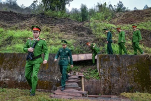 [Ảnh] "Lá chắn xanh" bám biên, giữ bình yên những ngày cận Tết