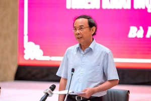 Đồng chí Nguyễn Văn Nên, Ủy viên Bộ Chính trị, Bí thư Thành ủy Thành phố Hồ Chí Minh phát biểu tại hội nghị.