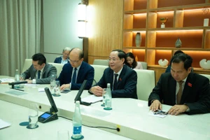 Phó Chủ tịch Quốc hội Trần Quang Phương thông báo về các thành tựu kinh tế-xã hội và đối ngoại của Việt Nam