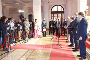 Chủ tịch Quốc hội Vương Đình Huệ gặp báo chí. (Ảnh: Doãn Tấn/TTXVN)