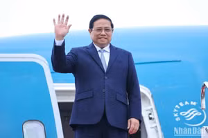 Thủ tướng Phạm Minh Chính tới sân bay quốc tế Haneda (Tokyo). 