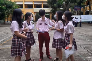 Các thí sinh tham dự kỳ thi lớp 10 công lập năm học 2023-2024 tại Trường THPT Trưng Vương, quận 1, Thành phố Hồ Chí Minh.