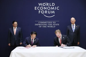 Quang cảnh lễ ký kết Biên bản ghi nhớ hợp tác (MOU) Việt Nam-WEF giai đoạn 2023-2026.