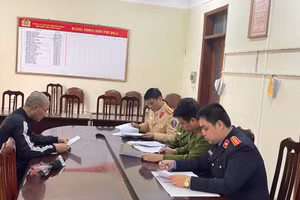 Tống đạt khởi tố vụ án, khởi tố bị can Đỗ Đình Tám. 