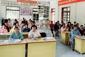 Lớp học tiếng dân tộc La Ha tại xã Nặm Ét, huyện Quỳnh Nhai.