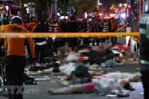 Hiện trường sau khi vụ giẫm đạp xảy ra. (Ảnh: Yonhap/TTXVN)