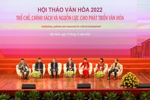 Các diễn giả tham gia phiên thảo luận. (Ảnh: DUY LINH)