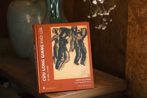 “Cửu Long Giang khói lửa – Ký họa và Thơ”. (Ảnh: Nhà xuất bản Kim Đồng)