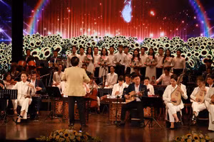 Một tiết mục nghệ thuật biểu diễn tại sự kiện.