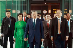 Lễ tiễn Tổng Bí thư Tô Lâm và Phu nhân tại sân bay Changi, Singapore. (Ảnh: TTXVN)