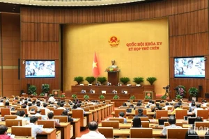 Quốc hội thảo luận ở hội trường. (Ảnh: DUY LINH)