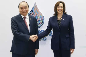 Chủ tịch nước Nguyễn Xuân Phúc gặp Phó Tổng thống Hoa Kỳ Kamala Harris. (Ảnh: TTXVN)
