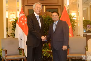 Thủ tướng Phạm Minh Chính và Bộ trưởng cao cấp kiêm Bộ trưởng điều phối an ninh quốc gia Singapore Tiêu Chí Hiền.