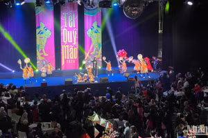 Kiều bào tại Pháp mừng đón năm mới Quý Mão. (Ảnh: Minh Duy)