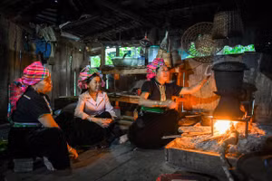 Nếp sinh hoạt điển hình của người Khơ Mú (Ảnh: THÀNH ĐẠT)