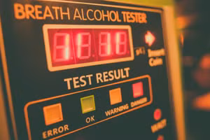 Kinh nghiệm quốc tế xử lý vi phạm nồng độ cồn khi lái xe