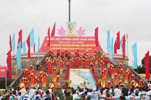 Một tiết mục biểu diễn tại Lễ Thượng cờ “Thống nhất non sông”.