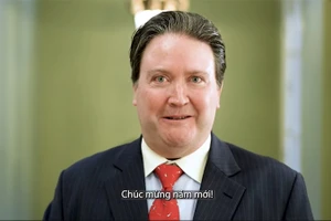 Đại sứ Hoa Kỳ tại Việt Nam Marc Knapper gửi lời chúc mừng năm mới trong đoạn video nhân dịp Tết Dương lịch 2023. (Ảnh: Fanpage U.S. Embassy in Hanoi)