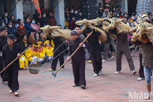 Lễ hội “Trâu rơm, bò rạ” vào ngày mùng 4 Tết Nguyên đán hằng năm ở xã Đại Đồng, huyện Vĩnh Tường, tỉnh Vĩnh Phúc. (Ảnh: Thành Đạt).
