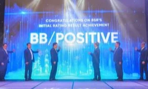 Các đại biểu thực hiện nghi thức công bố xếp hạng tín nhiệm lần đầu của BSR.