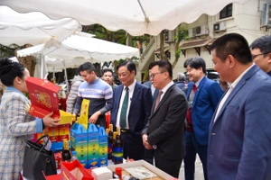 [Ảnh] Độc đáo gian hàng trưng bày sản phẩm OCOP tại Báo Nhân Dân