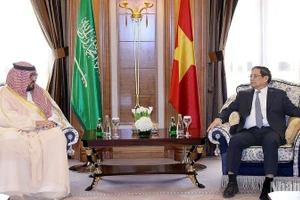 Thủ tướng Phạm Minh Chính tiếp Bộ trưởng Kinh tế và kế hoạch Saudi Arabia Faisal Al-Ibrahim. (Ảnh: Dương Giang)