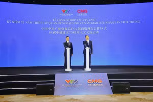 Đại diện VTV và CMG bấm nút khởi động hoạt động hợp tác truyền thông.