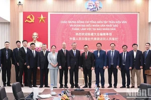 Đoàn Nhân Dân nhật báo đến thăm và làm việc tại trụ sở Báo Nhân Dân vào tháng 3/2025. (Ảnh: BÙI GIANG)