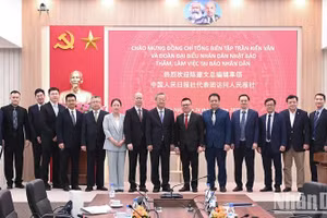 Đoàn Nhân Dân nhật báo đến thăm và làm việc tại trụ sở Báo Nhân Dân vào tháng 3/2025. (Ảnh: BÙI GIANG)