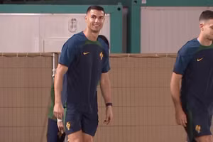Ronaldo tập cùng Bồ Đào Nha trước trận gặp Ghana ở World Cup