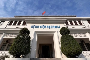 Lễ kỷ niệm 50 năm chiến thắng Điện Biên Phủ trên không tại Bệnh viện Bạch Mai