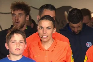 Tổ trọng tài toàn nữ đầu tiên trong lịch sử World Cup