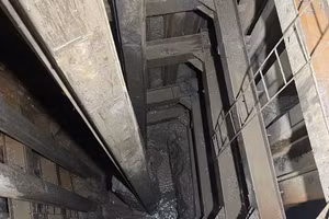 Việc triển khai phương án nhổ trụ bê-tông mất rất nhiều thời gian