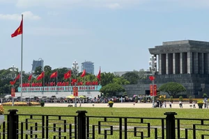 [Video] Đường phố Hà Nội tấp nập ngày 2/9