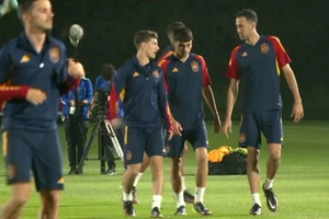 Tây Ban Nha đối đầu Costa Rica bằng sức trẻ