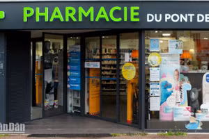 Dữ liệu lâm sàng hiện tại không cho thấy biến thể NB.1.8.1 gây ra bệnh nặng hơn các biến thể khác và WHO đánh giá rủi ro toàn cầu ở mức thấp. (Ảnh: MINH DUY)